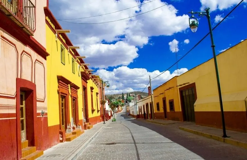 Eine Straße in Tlaxcala in Mexiko.