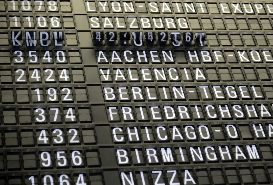 Lange Wartezeiten am Flughafen.