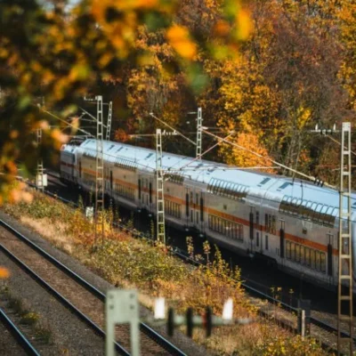 Zugfahrt im Herbst